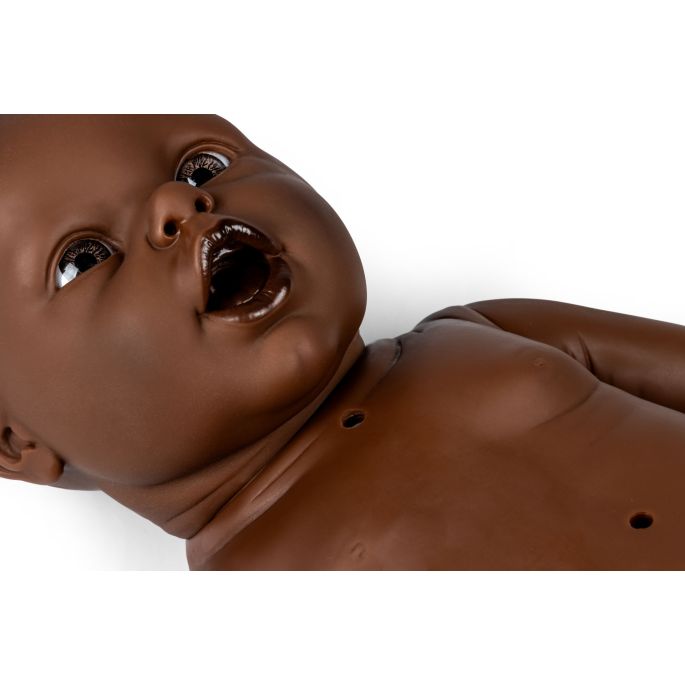 Oefenbaby 'Neneh' voor de verpleegopleiding, meisje, donkere huidskleur