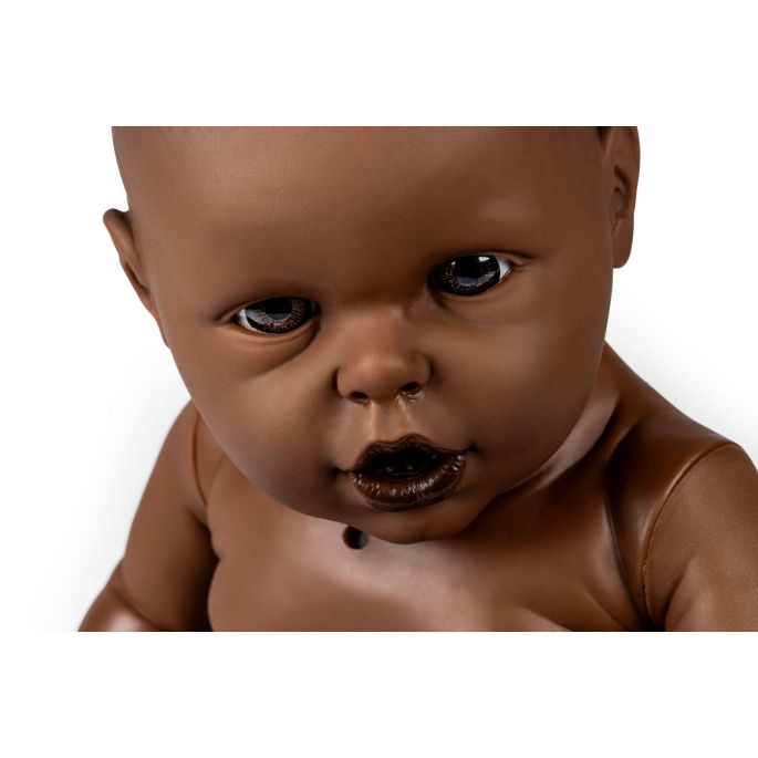 Oefenbaby 'Neneh' voor de verpleegopleiding, meisje, donkere huidskleur