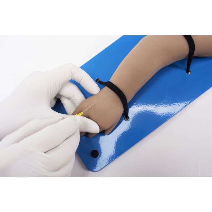 Injectietrainingsarm voor de pasgeborene
